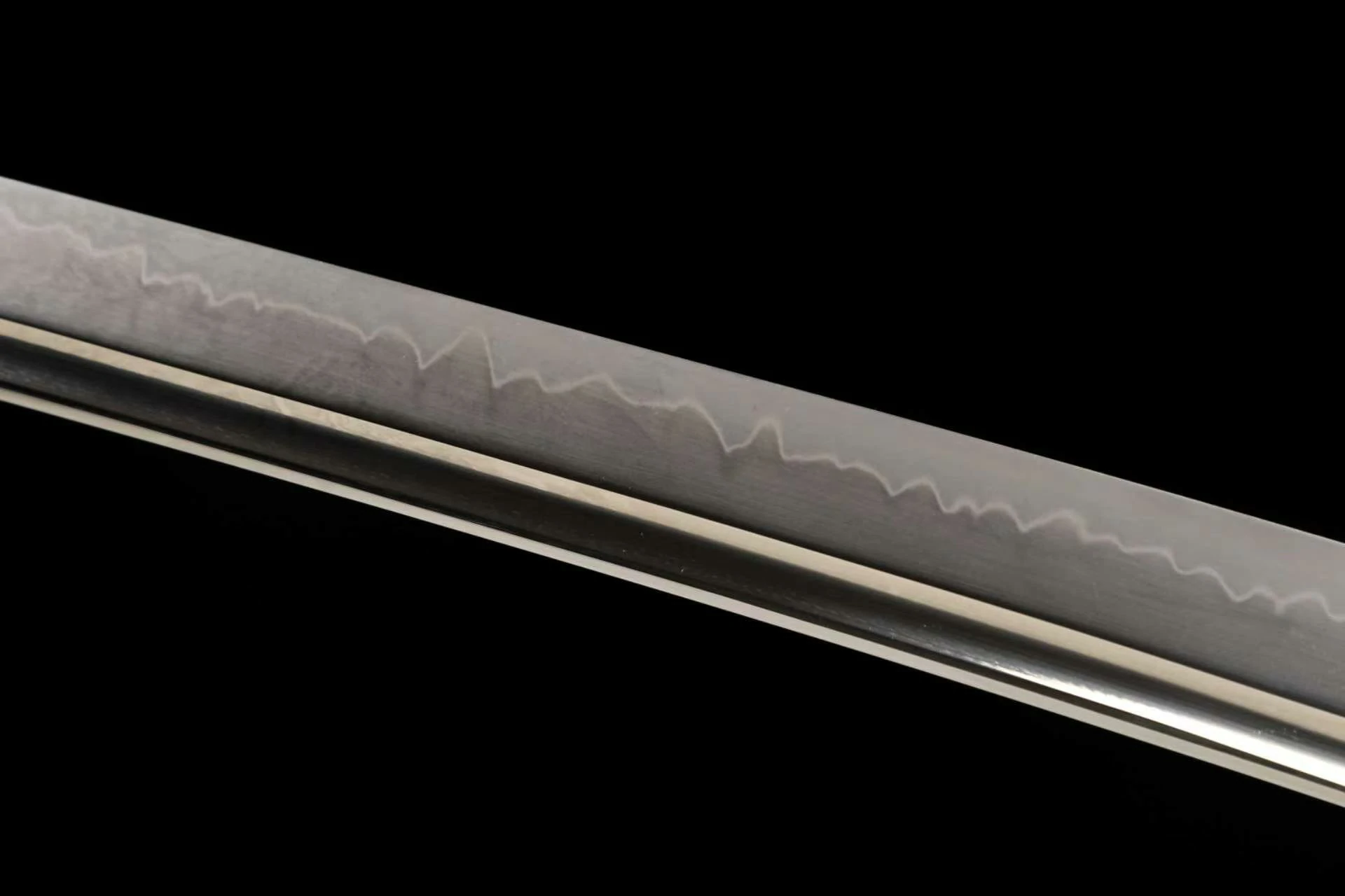 微信图片_20260912175044 Gunome Hamon Macro Photo, T10 Steel Katana Blade Texture - 图片 1